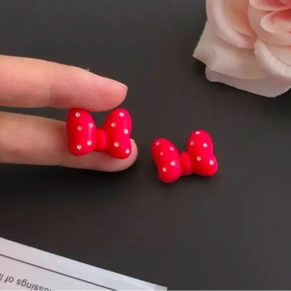 DISNEY INSPIRED BOW OR BOW & GLOVE EARRINGS - Picture 4 of 5